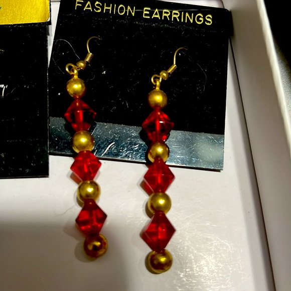 Two pair of gold plated long dangling earrings - Picture 3 of 5